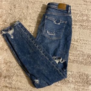 AMERICAN EAGLE ripped baggy jeans